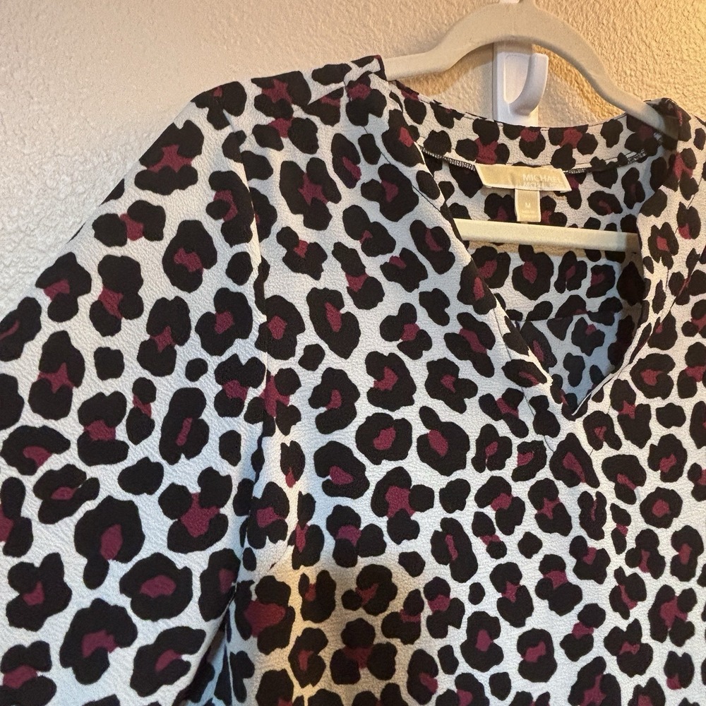 Michael Kors Animal Print Pullover Blouse Top Shirt Size Medium V-Neck Career - Picture 8 of 11